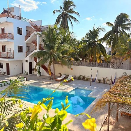 Mexhe Hotel El Cuyo Exterior photo