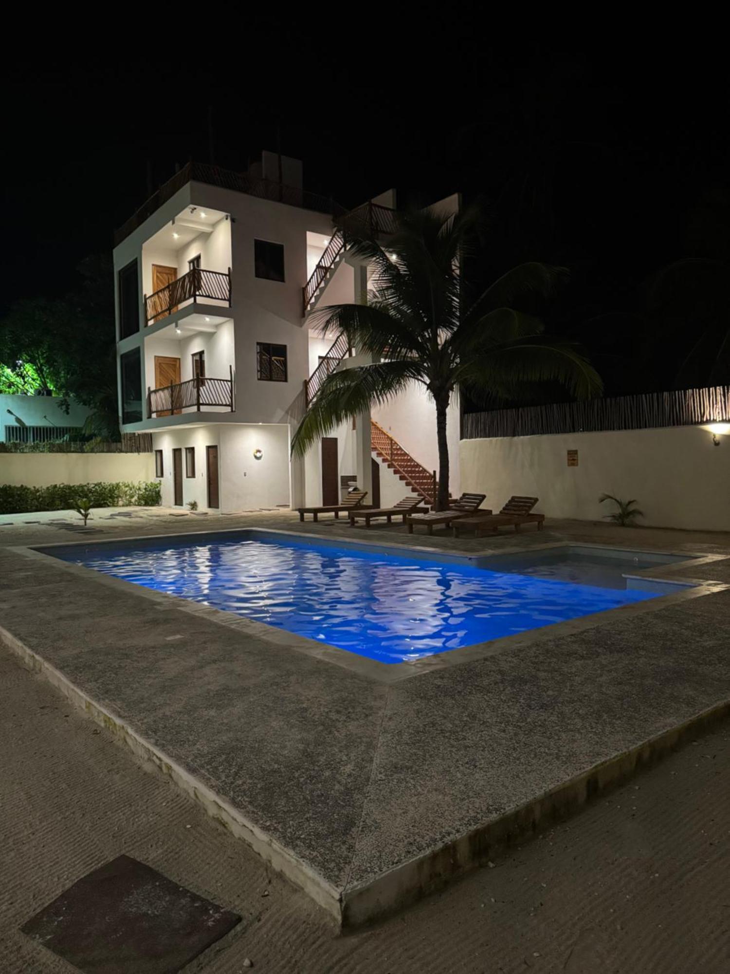 Mexhe Hotel El Cuyo Exterior photo