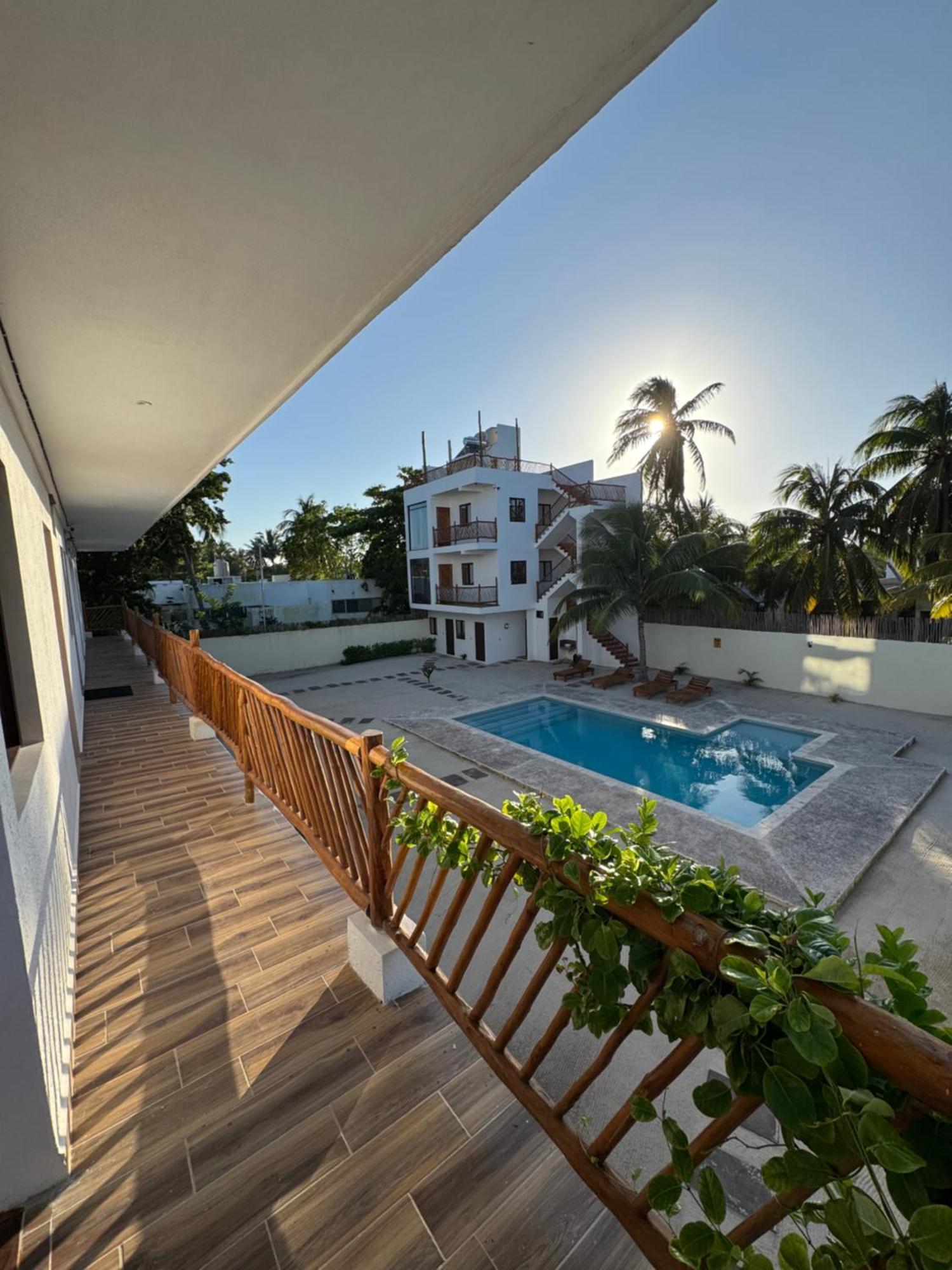 Mexhe Hotel El Cuyo Exterior photo